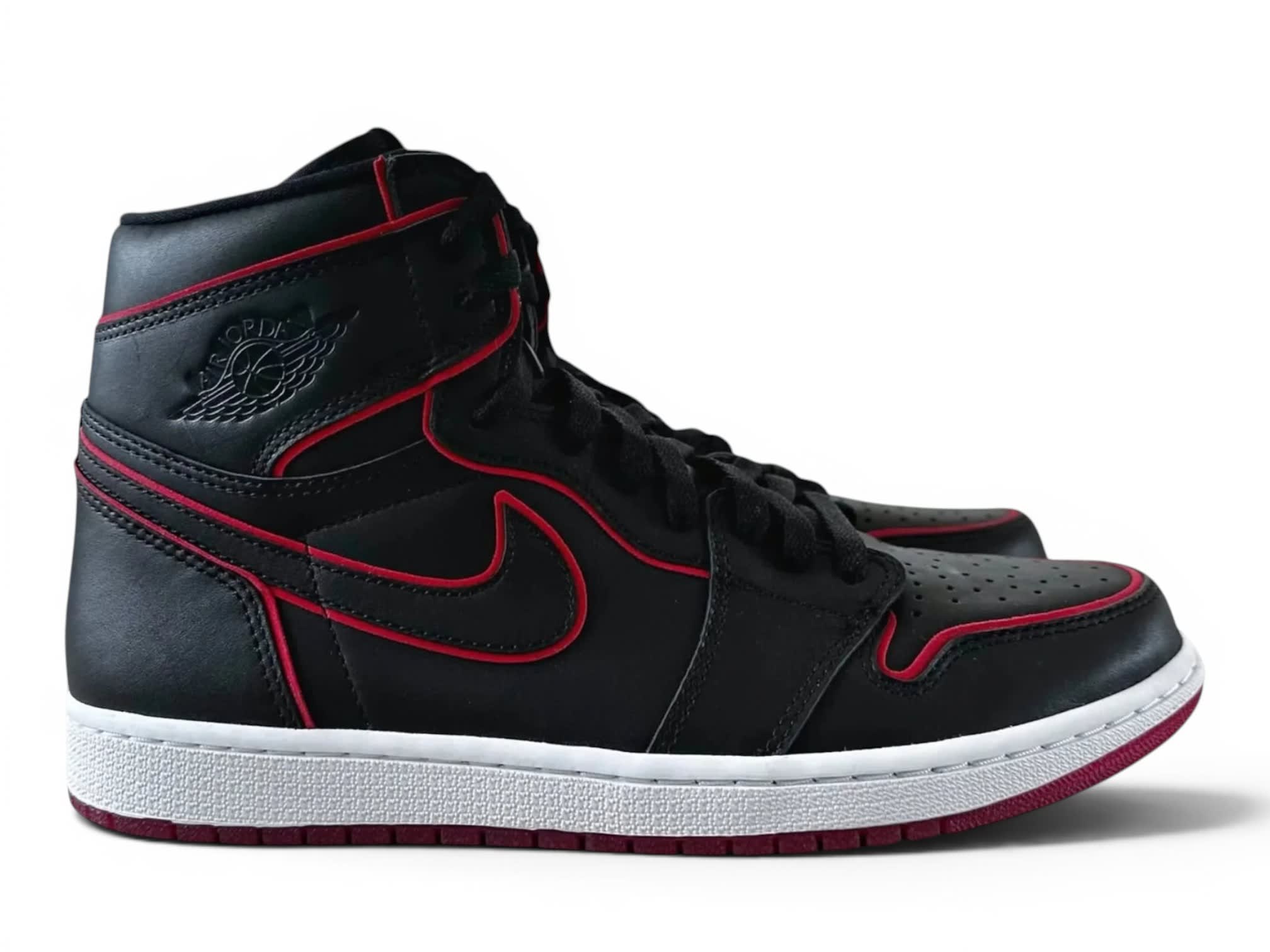 https://res.cloudinary.com/dlqdbsx2k/image/upload/v1779058749/Jordan_1_Retro_High_Bloodline_F_F_-_2019_Christmas_Gift_knn6rc.jpg