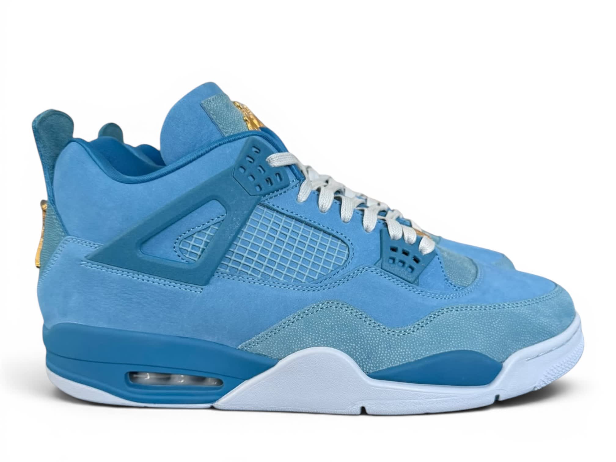 https://res.cloudinary.com/dlqdbsx2k/image/upload/v1779060081/Jordan_4_Retro_NCAA_UCLA_Bruins_PE_2025_wy99uj.jpg