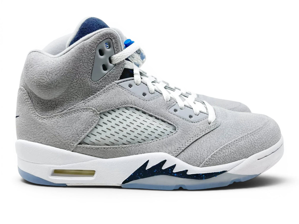 https://res.cloudinary.com/dlqdbsx2k/image/upload/v1780539201/Jordan_V_5_PE_-_Georgetown_Hoyas_zqbzmm.jpg