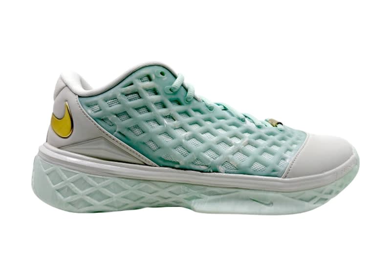 https://res.cloudinary.com/dlqdbsx2k/image/upload/v1781710097/Nike-Kobe-3-Low-Protro-CHBL_wc80h1.jpg