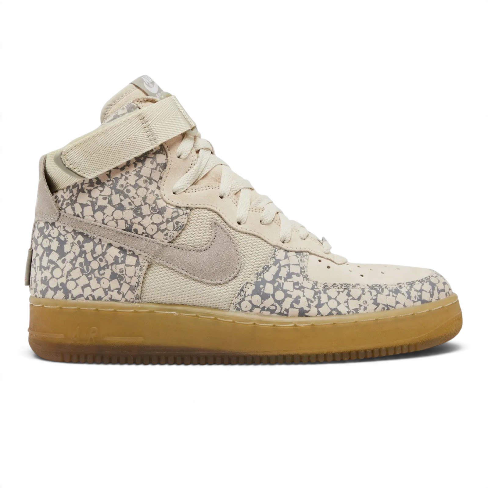 https://res.cloudinary.com/dlqdbsx2k/image/upload/v1791700163/Nike_Air_Force_1_High_L_M_Stash_-_NYC_sesbsn.jpg