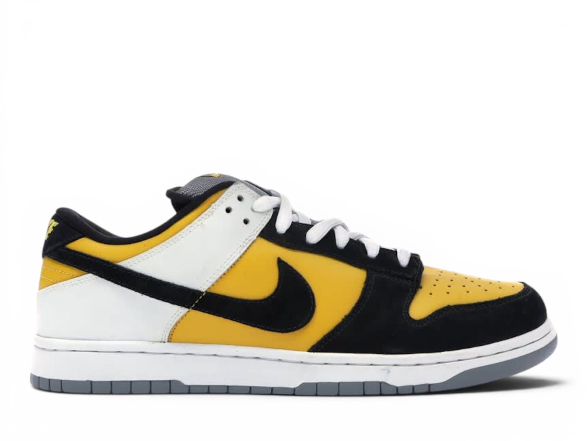 https://res.cloudinary.com/dlqdbsx2k/image/upload/v1779058765/Nike_SB_Dunk_Low_Bic_Sample_dujivw.jpg