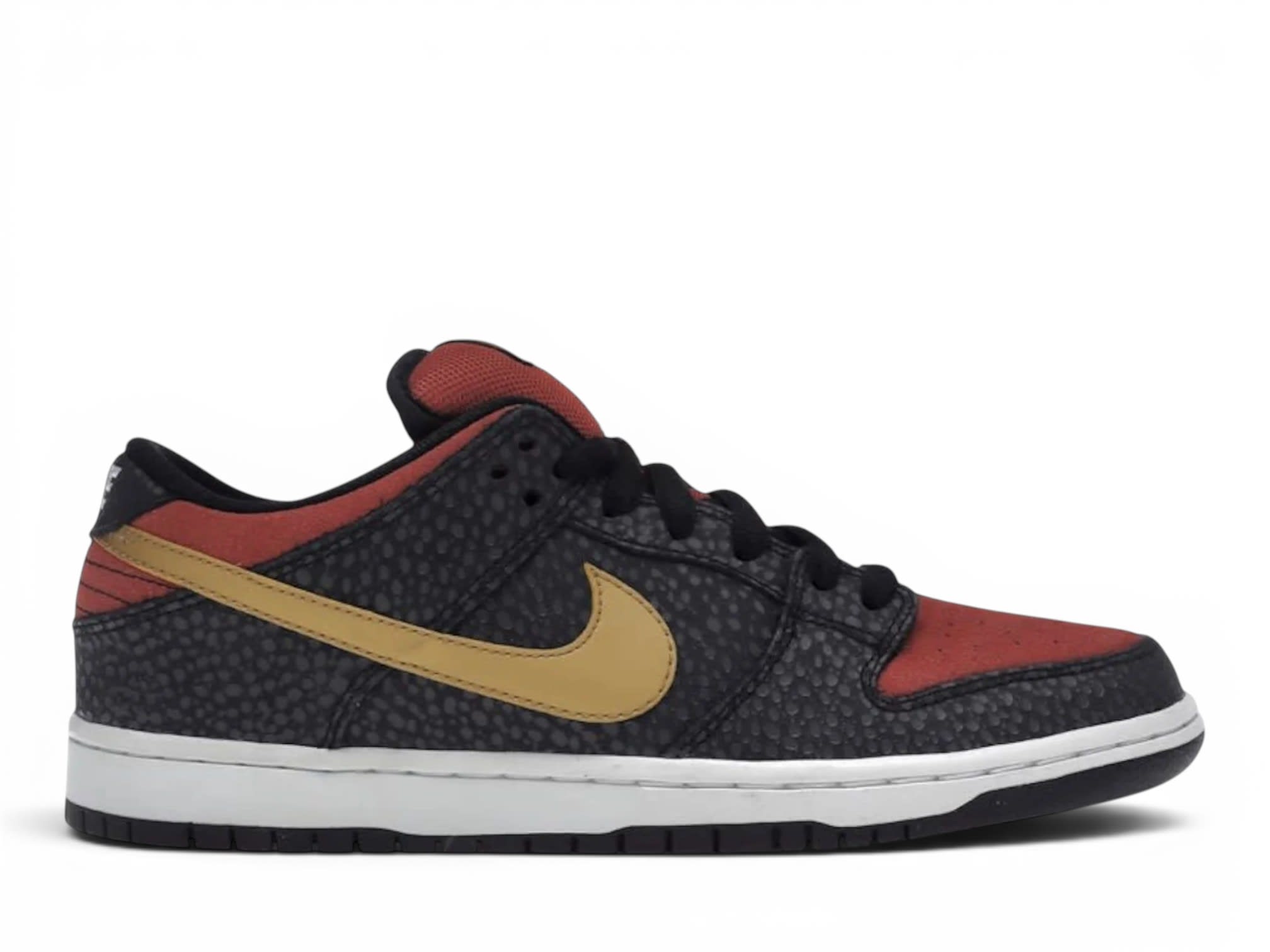 https://res.cloudinary.com/dlqdbsx2k/image/upload/v1778764529/Nike_SB_Dunk_Low_Walk_of_Fame_zkyvh9.jpg