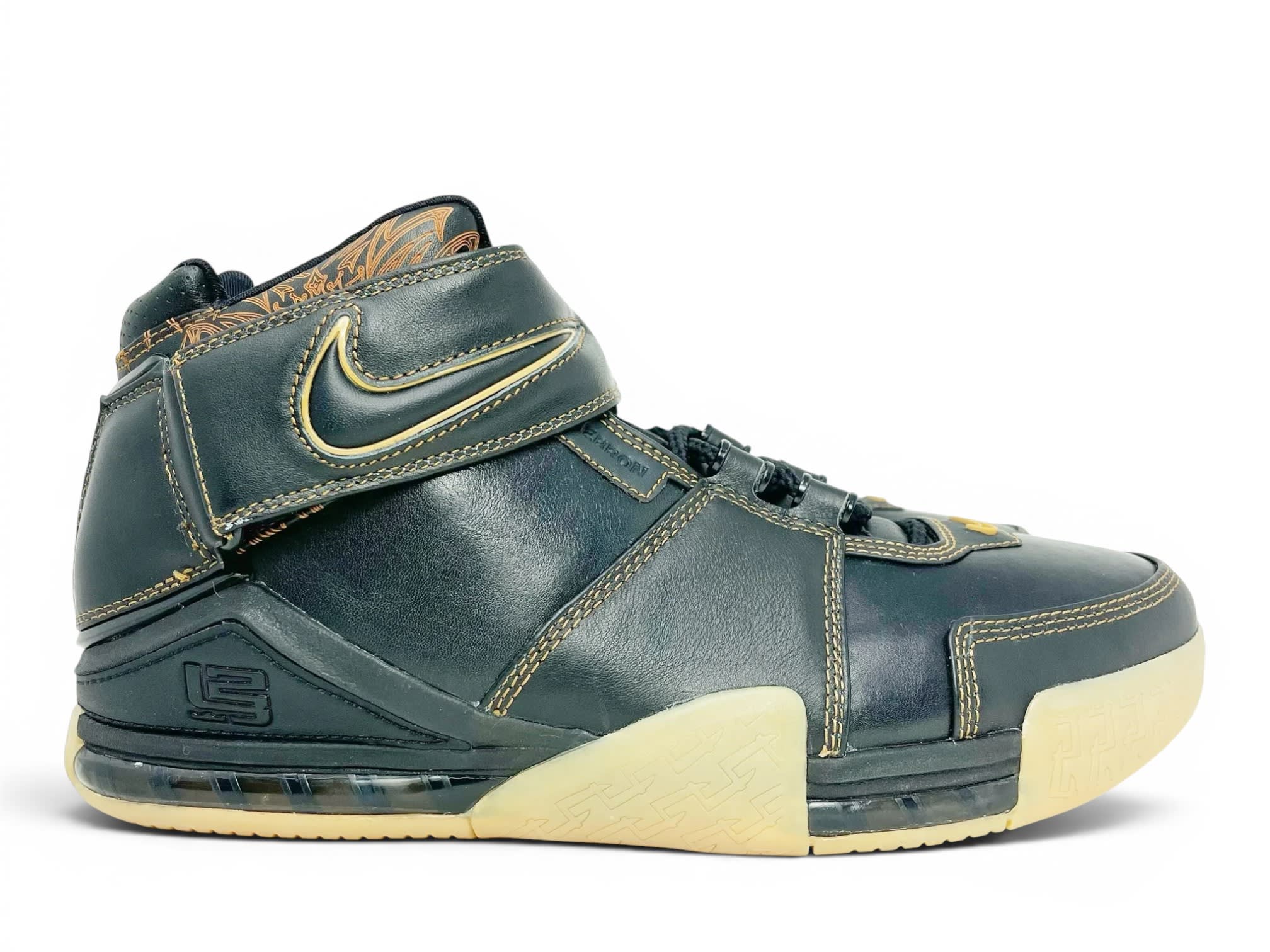https://res.cloudinary.com/dlqdbsx2k/image/upload/v1779058197/Nike_Zoom_LeBron_2_PE_-_Black_Gum_yoqwr2.jpg