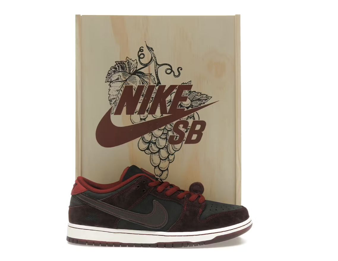 Nike SB Dunk Low Riot Skateshop (Special Box)